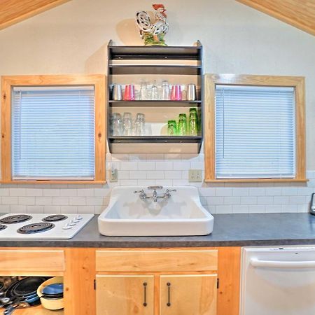 Charming Hilltop Cottage In Medicine Park! Exteriör bild