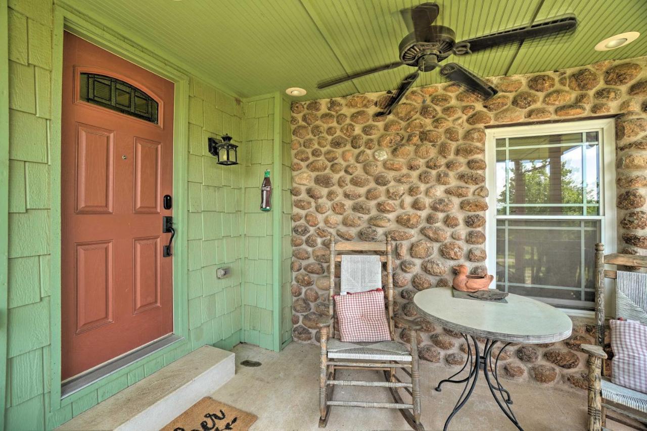 Charming Hilltop Cottage In Medicine Park! Exteriör bild