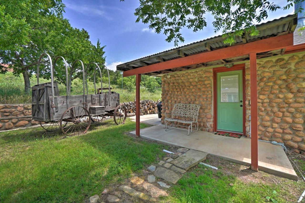 Charming Hilltop Cottage In Medicine Park! Exteriör bild